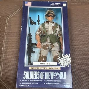 Soldiers of war marine 1st LT. figure